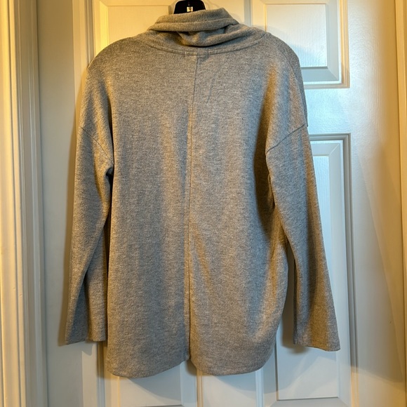 Grey mock turtle neck with lace bottom detail size XL - Picture 5 of 5